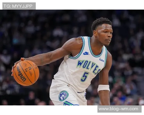 爱德华兹面对联防挑战上半场表现平平仅得8分3助攻2抢断